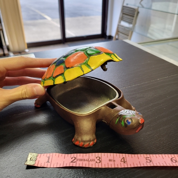 Cast metal turtle storage box - Picture 3 of 5